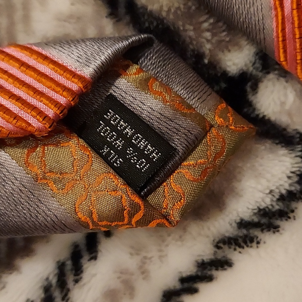 Kenneth Cole Neck Tie - Picture 3 of 3